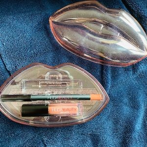 huda beauty “matte & cream lip set”